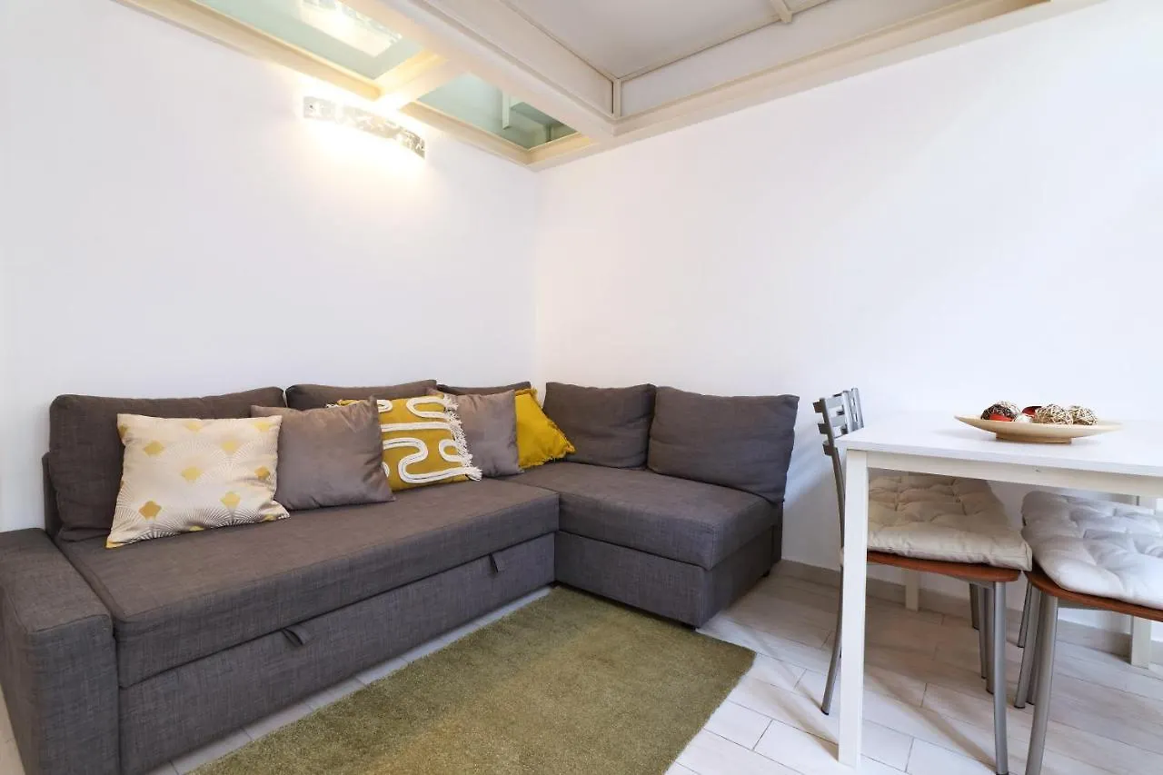 Primopiano - Argonne Apartment Milan 0*,  Italy