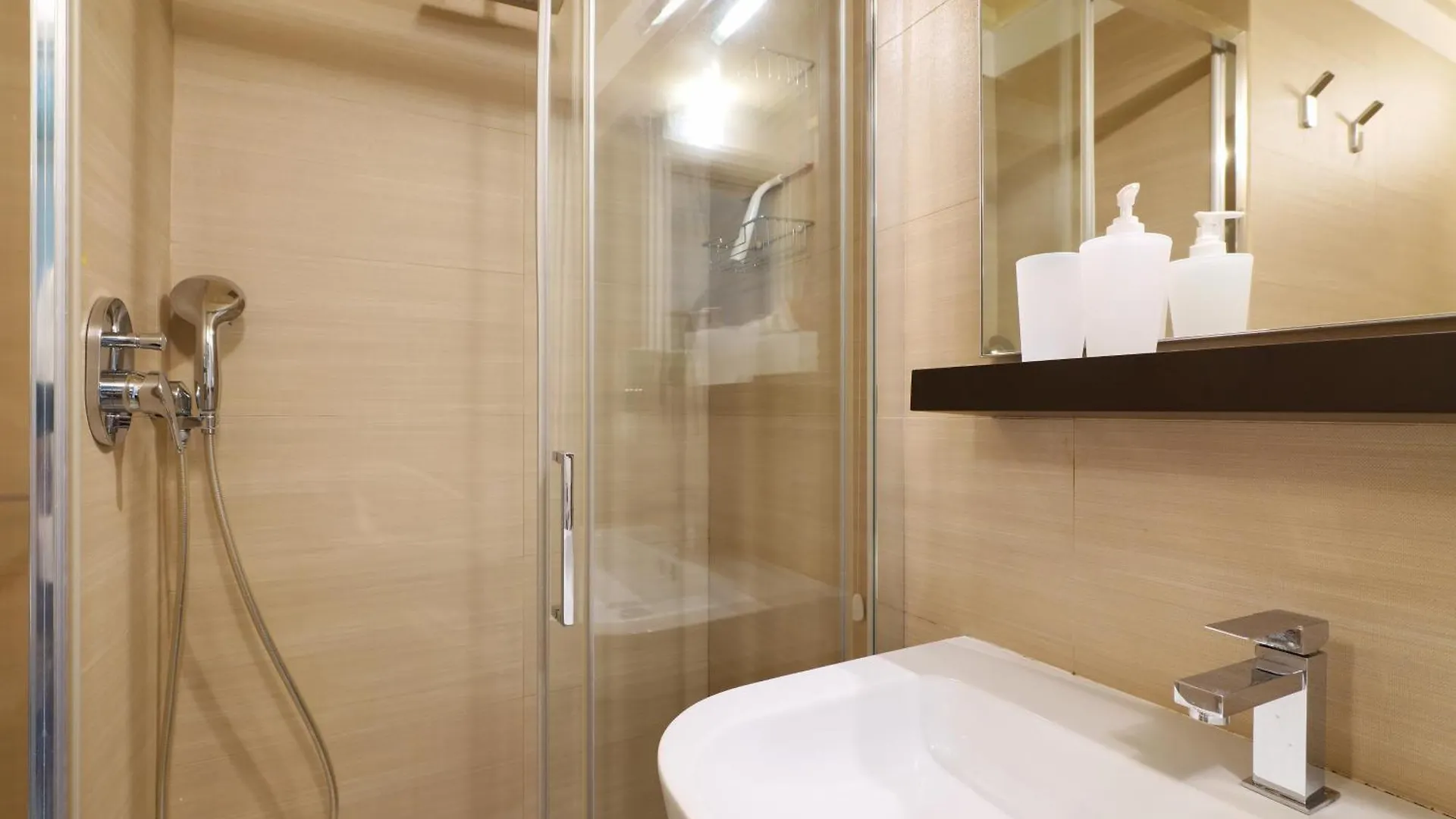 Apartamento Primopiano - Argonne Milán 0*,  Italia